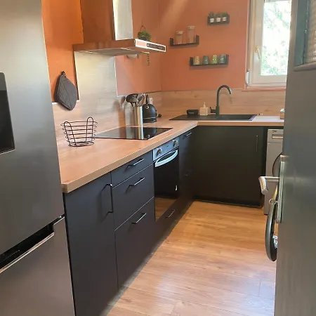 Appartement 2 P. Parking Gratuit 8 Mn à Pied Du Centre